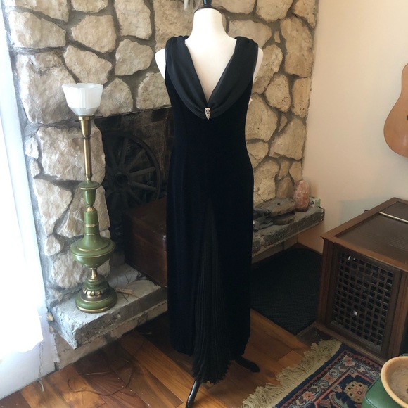 SOLD Sultry Vintage 90s Black Velvet Low Back Gown - Picture 3 of 6